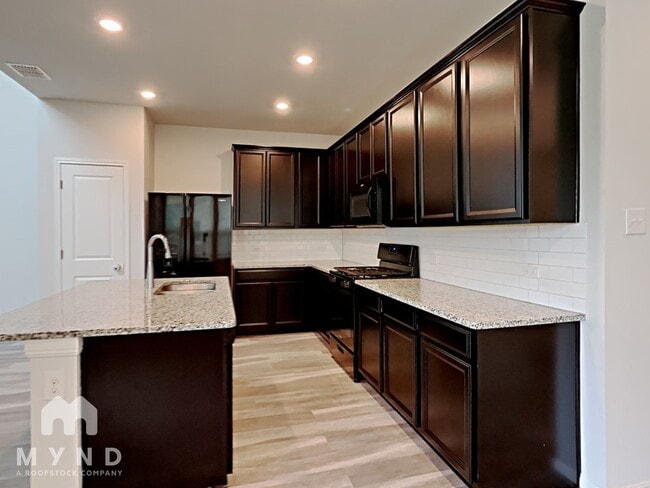 Building Photo - 5709 Pleasanton Pkwy