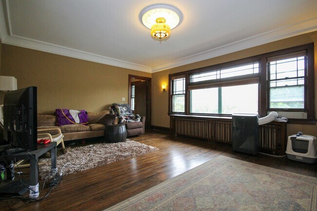 Foto del edificio - 1404 University Ave NE