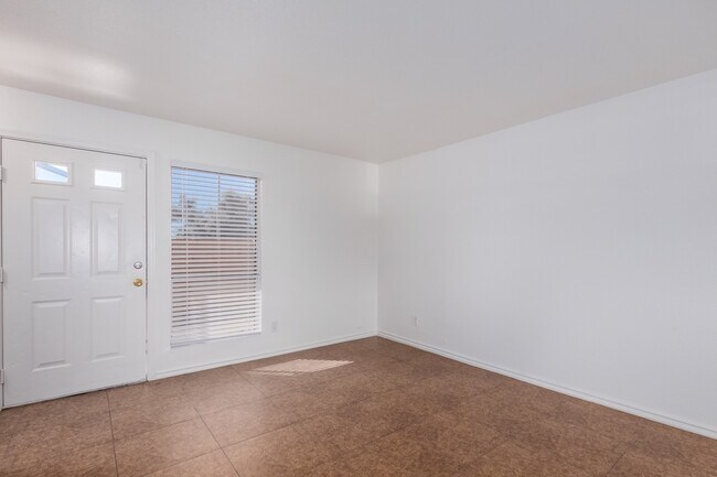 Building Photo - 6036 W Oregon Ave