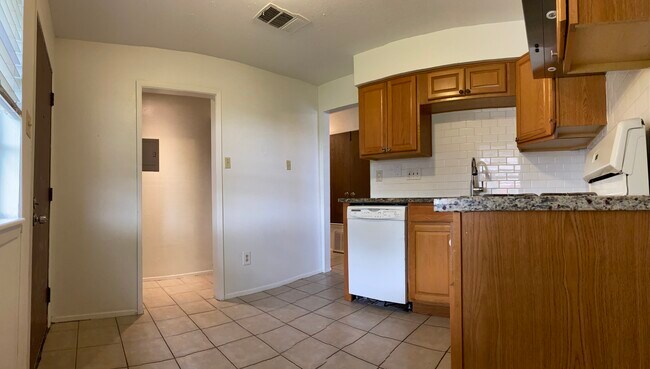 Building Photo - 1430 W Braker Ln