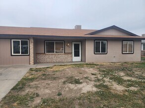 Building Photo - 461 Seckel St