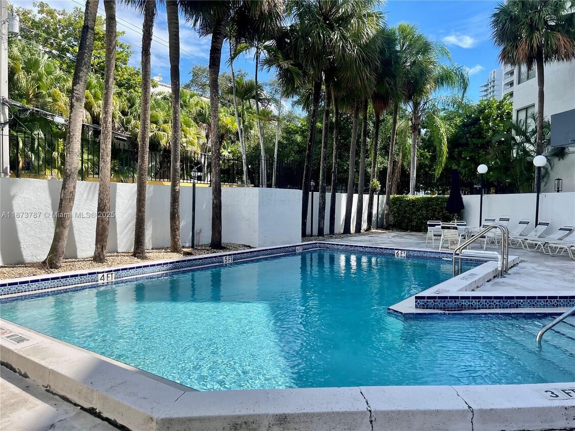 Foto principal - 2715 Tigertail Ave