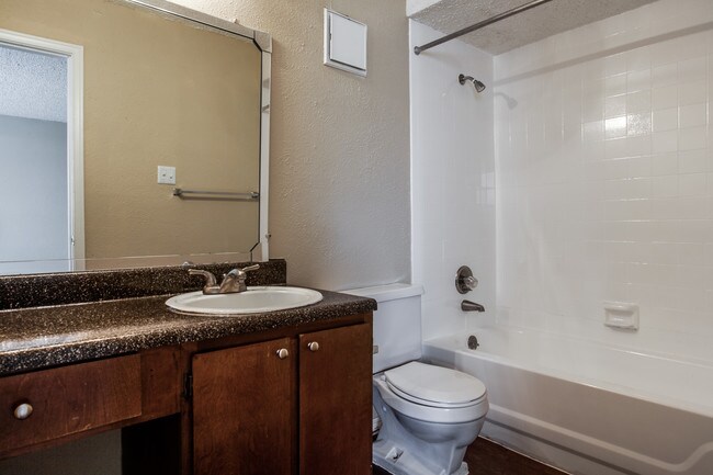 Bath - 1403 Tennis Dr