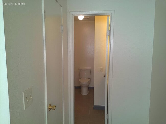Foto del edificio - 655 W Ashlan Ave