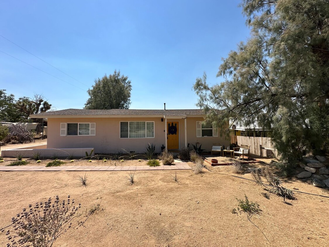 Primary Photo - Charming 3 bedroom 2 bath in Yucca Valley