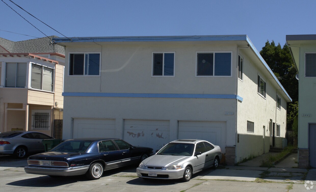 Building Photo - 3438 School St