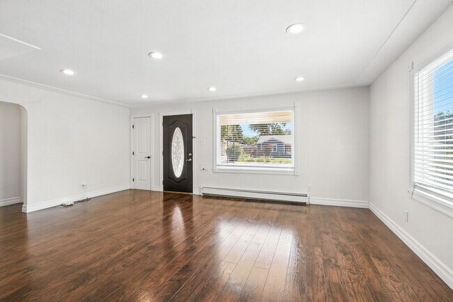 Foto del edificio - 2469 Newland St