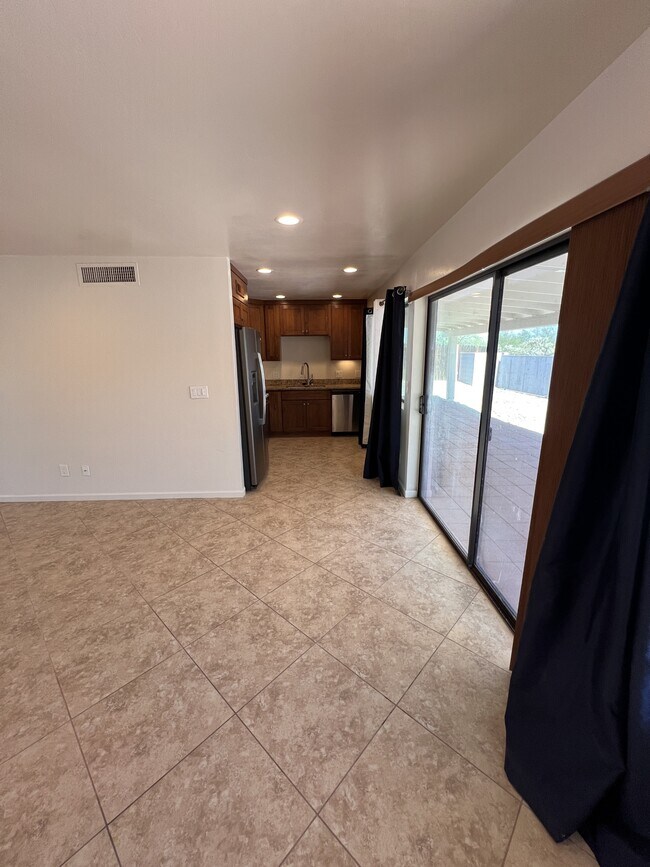 Foto del edificio - 1571 S Marmora Ave