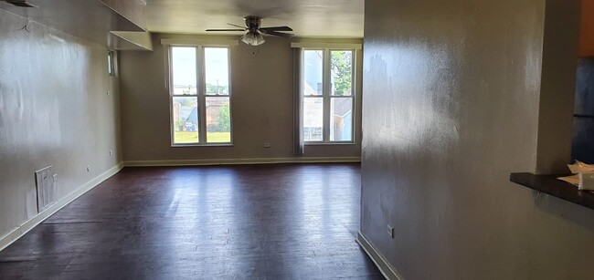 Building Photo - 4023 W Carroll Ave
