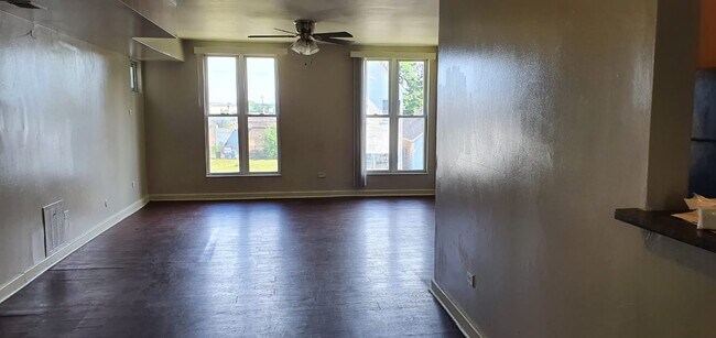 Photo - 4023 W Carroll Ave Apartments