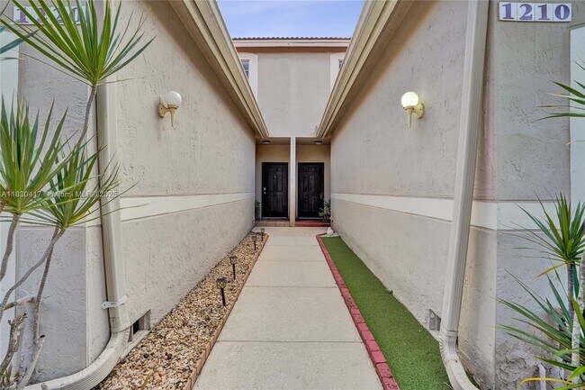 Building Photo - 1210 Sorrento Dr
