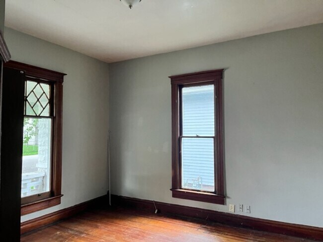 Foto del edificio - 3Bed/2Bath House with Off-Street Parking, Washer/Dryer. Close to Bus Route & Pet Friendly