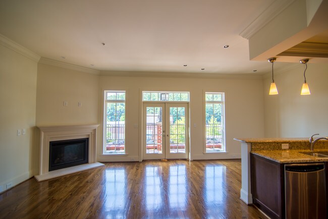 2800 Cahaba Village Plz, Mountain Brook, AL 35243 Condo