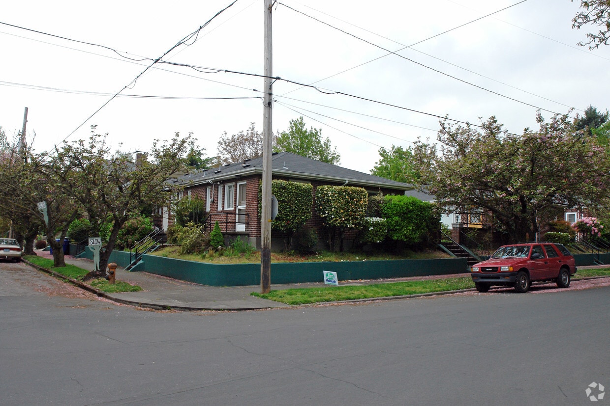 Irvington Court Apartments in Portland, OR