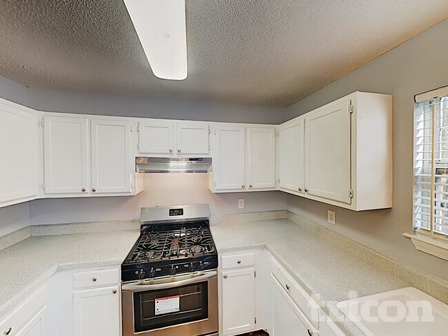 Building Photo - 2198 Serenity Dr NW