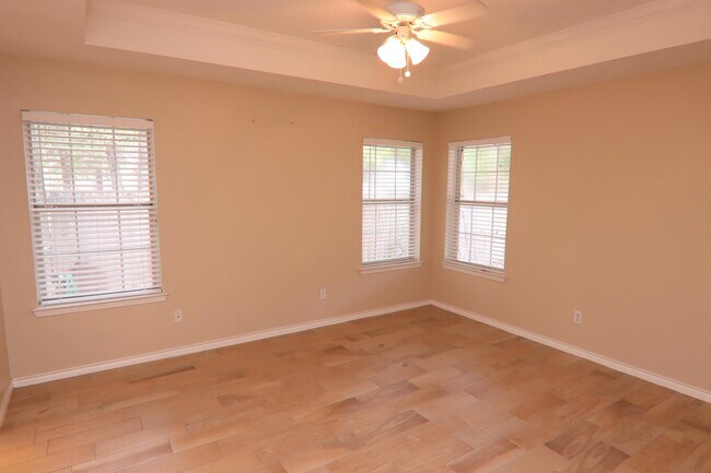 Building Photo - 221 W Chance Cutoff