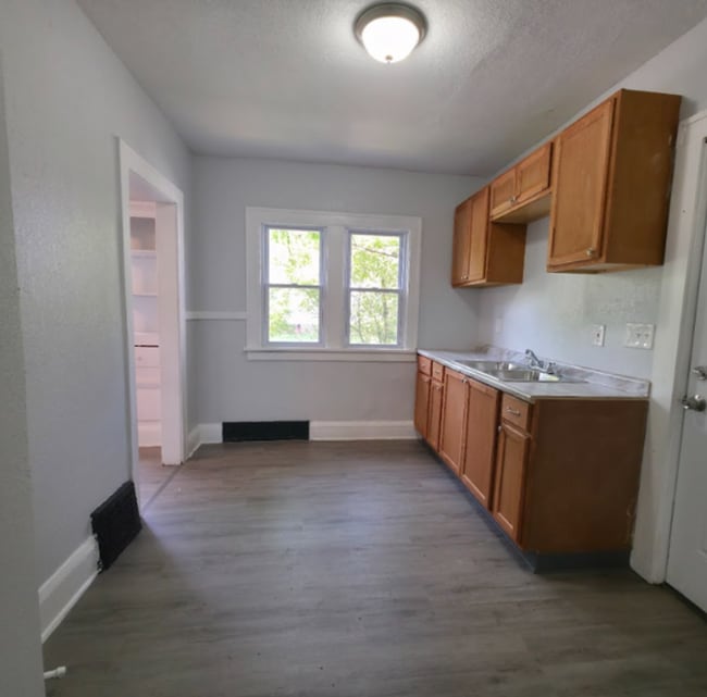 Building Photo - 3625 E 153rd St