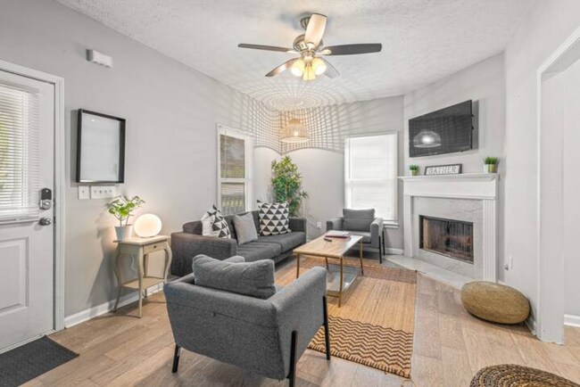 Unidad A - Sala de estar - 1296 Sells Ave SW