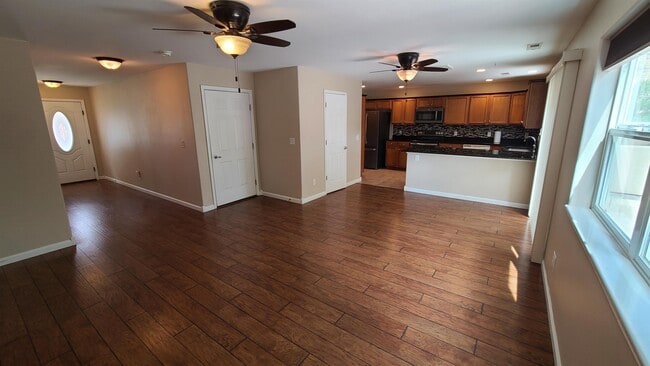 Building Photo - 807 Montclair Dr