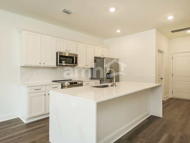 Building Photo - 104 Niven Ct