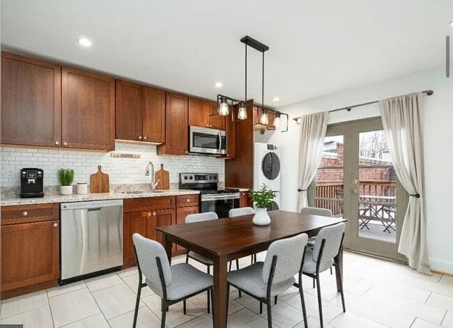 Photo - 1717 Green St Townhome