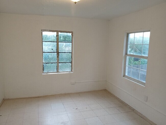 Foto del edificio - 106 Southway Dr