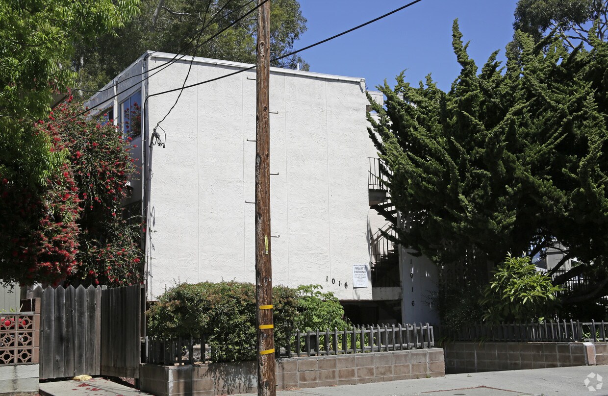 Primary Photo - 1016 47th St