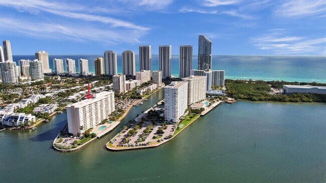 Foto del edificio - 400 Kings Point Dr