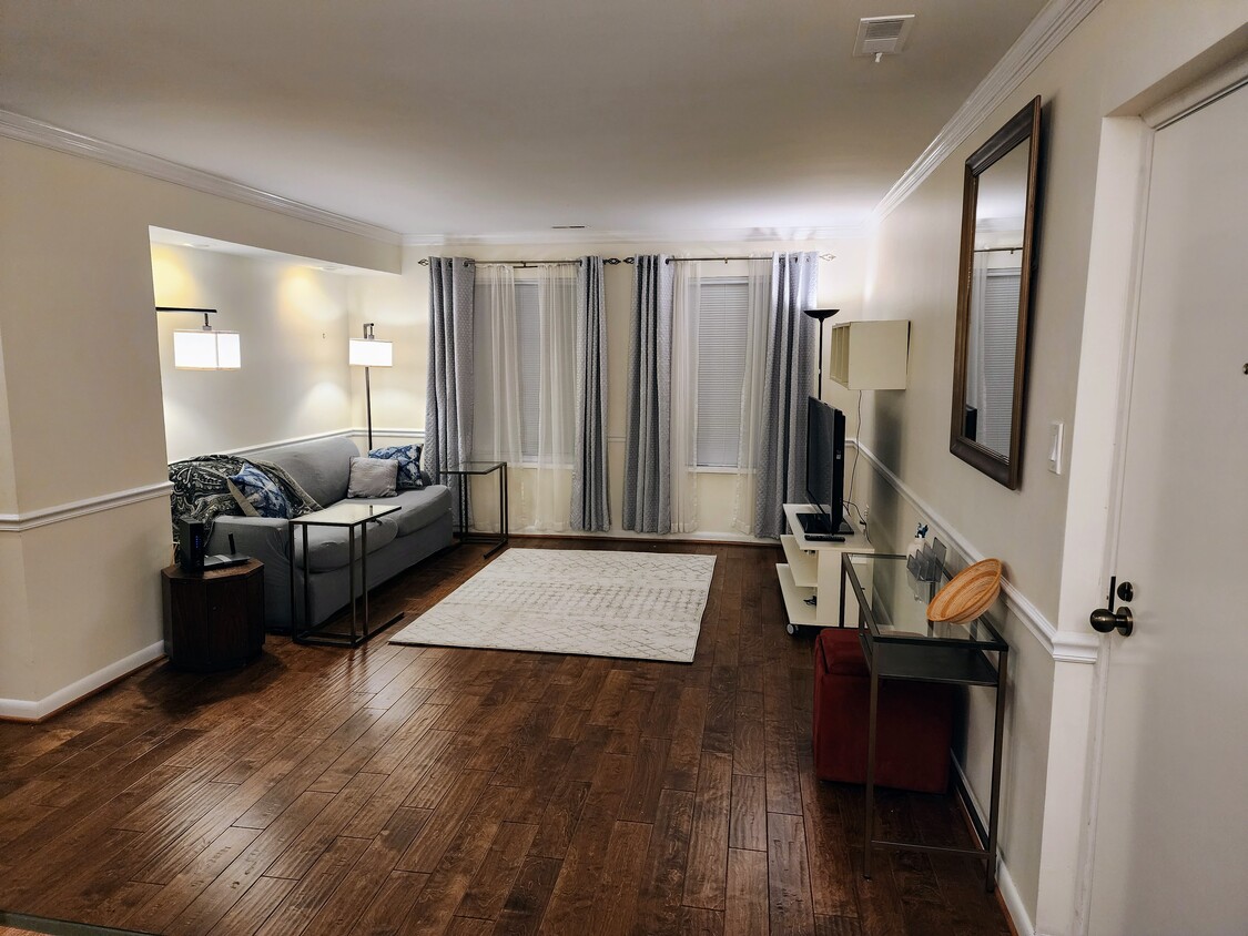 Foto principal - 605 Hudson Ave