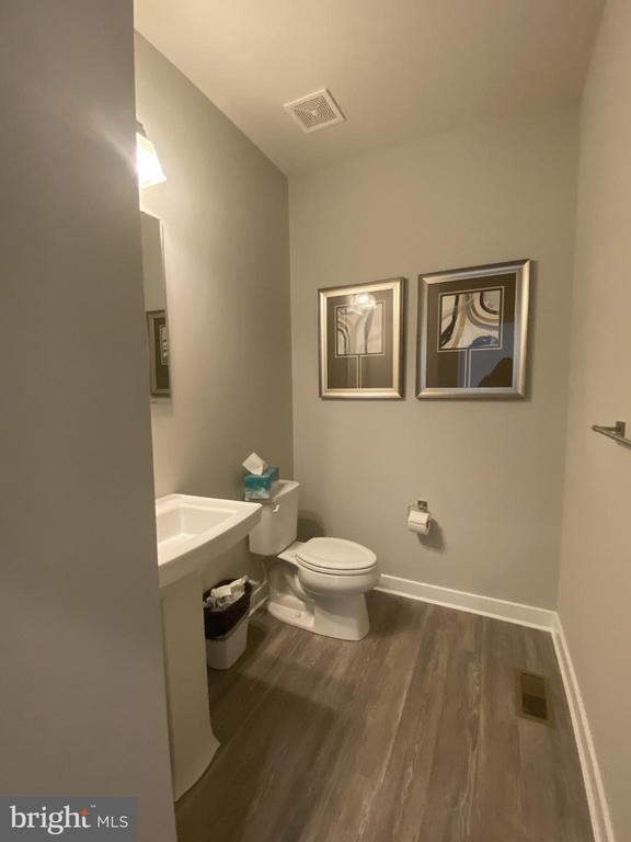 Building Photo - 712 Wallasey Dr