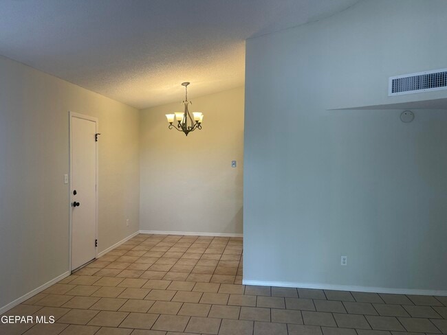 Building Photo - 10642 Cuatro Vistas Dr