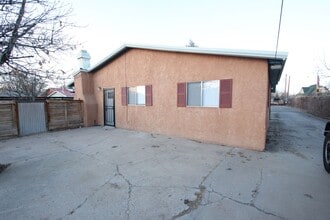 Building Photo - 1414 Griegos Rd NW