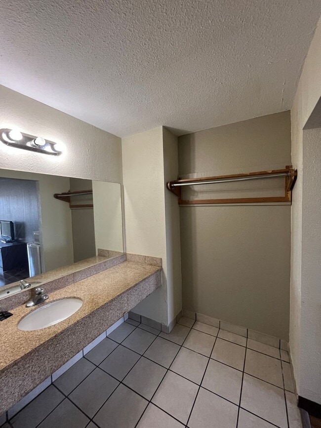 Building Photo - Cozy Studio Apartment in East Nashville....Furnished or Unfurnished. Occupancy limit for 1 person