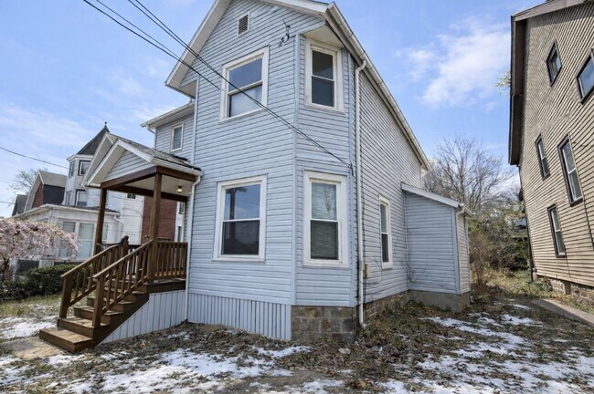 Foto del edificio - 308 Logan Ave