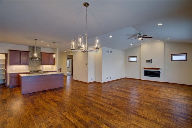 Foto del edificio - 525 Dragon Willow Ln