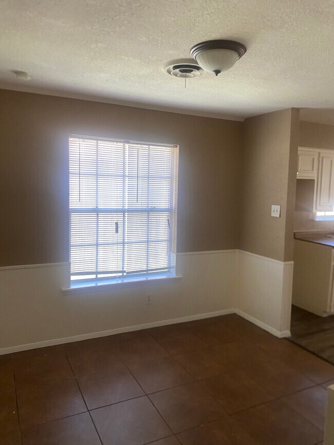 Foto del edificio - 741 W Main St