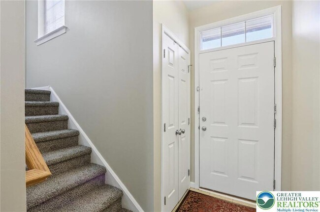 Foto del edificio - 270 Milkweed Dr