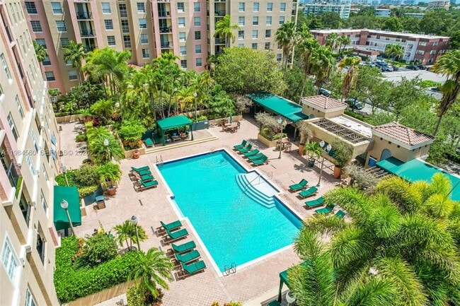 Building Photo - 520 SE 5 Ave