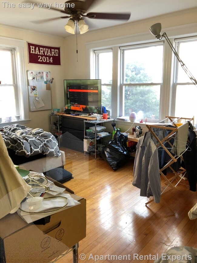 Building Photo - 14 Centre St