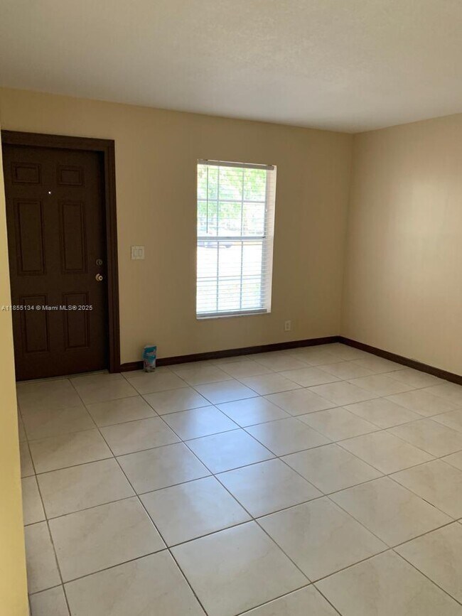 Foto del edificio - 4951 Wedgewood Way