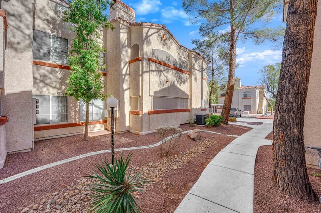 Building Photo - Indian Wells Community! 3/2 Condo