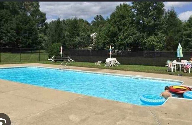 Foto del edificio - Updated 1 Bedroom, 1 Bathroom Condo in Woo...