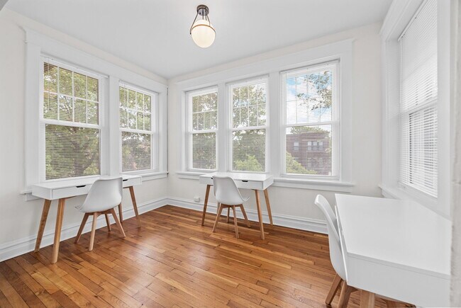 Building Photo - 721-725 Interdrive - Now Leasing for 2027/28