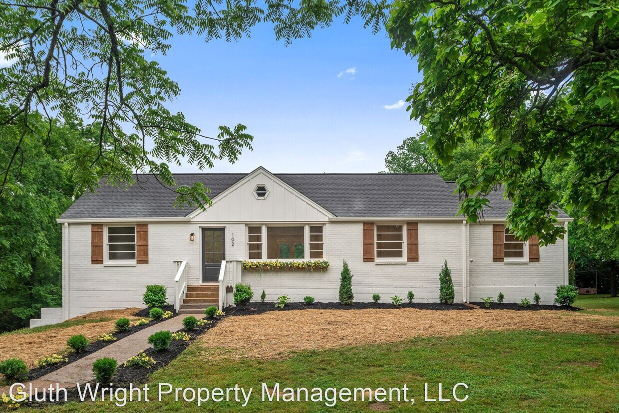 Foto principal - 4 br, 2 bath House - 102 Beverly Dr.