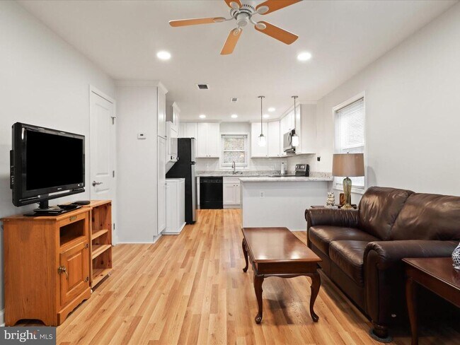 Foto del edificio - 5883 Blaine Dr