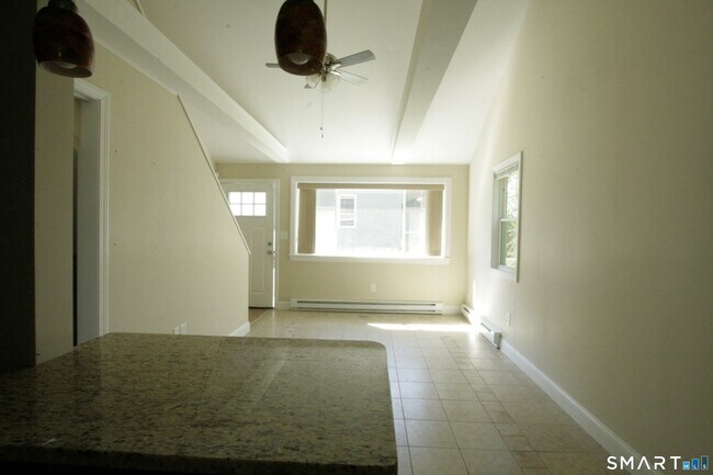 Foto del edificio - 95 E Grand Ave