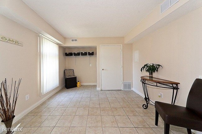 Building Photo - 4221 Appian Way W