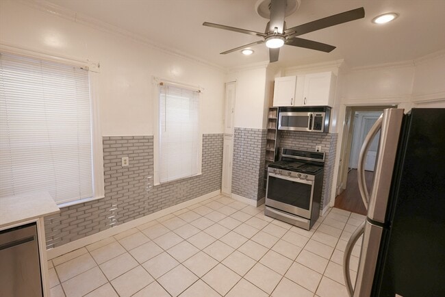 Building Photo - 369 Savin Hill Ave