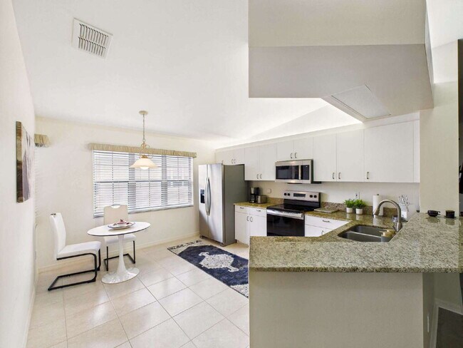 Foto del edificio - Furnished Seasonal or Annual Rental in Pip...