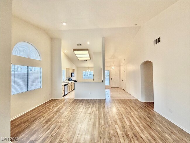 Foto del edificio - 1725 Navarre Ln